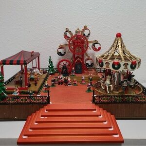 | Maisto Santas Christmas... Festive Christmas Carousel and Ferris Wheel Set